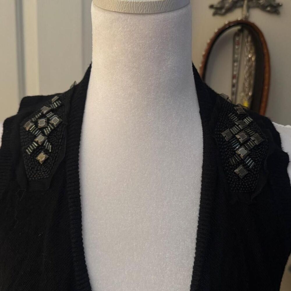 Cache Sleevless Cardigan 🖤 - Picture 2 of 5